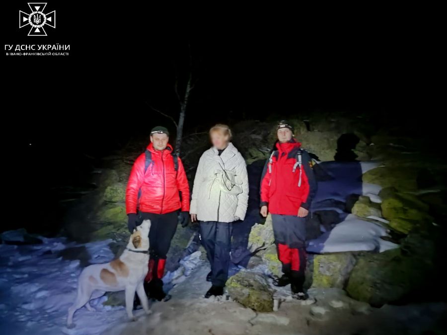 Близько півночі Яремчанськими гірськими рятувальниками було знайдено заблукалу 54-річну туристку.