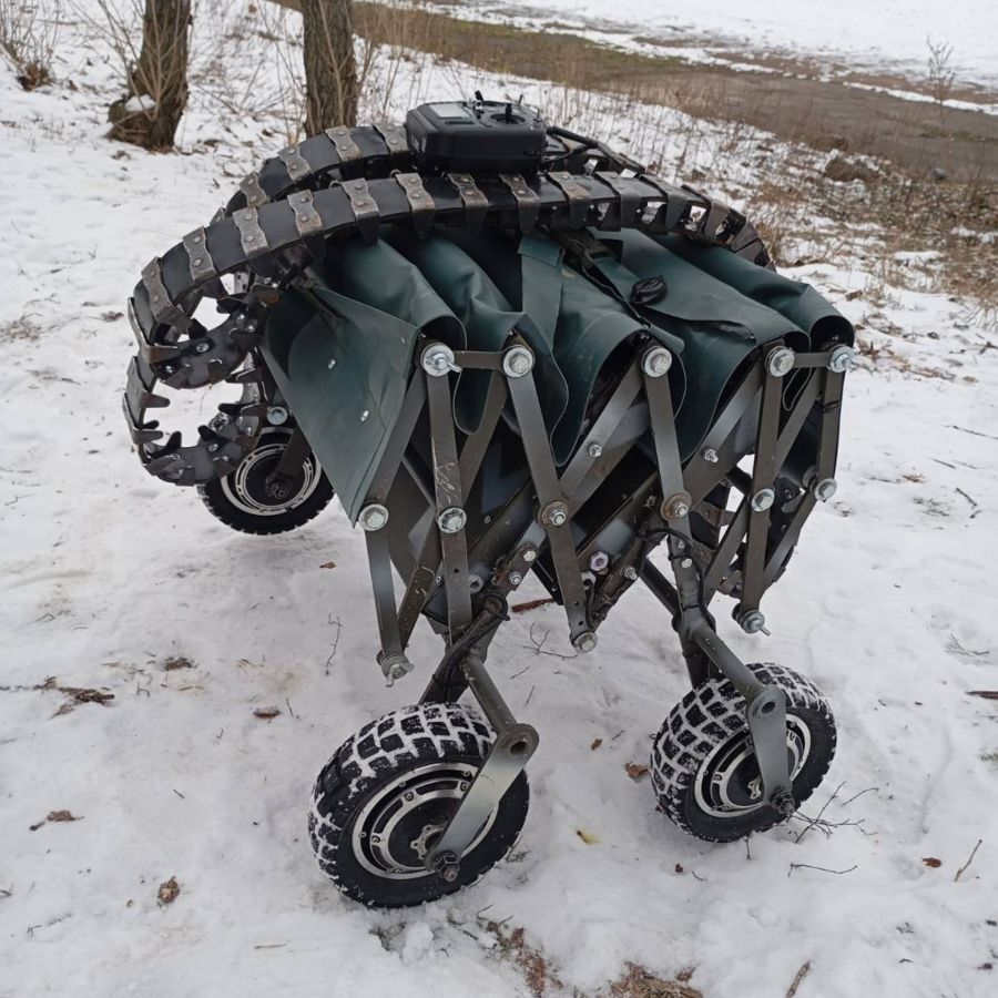 Платформа може їздити як на колісному ходу, так і на гусеничному