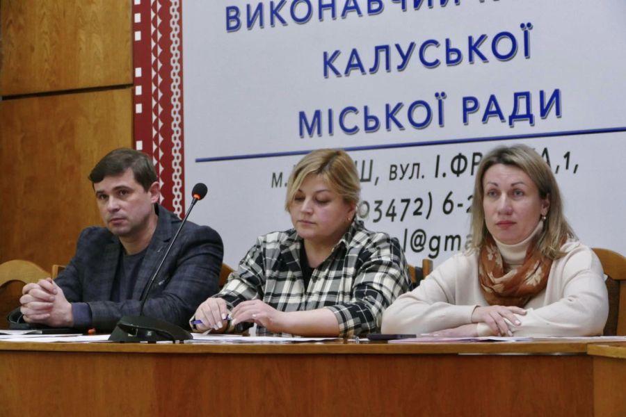 Йде до того, що в Калуській громаді будуть затримки з виплатою зарплат вчителям. Фото: міська рада