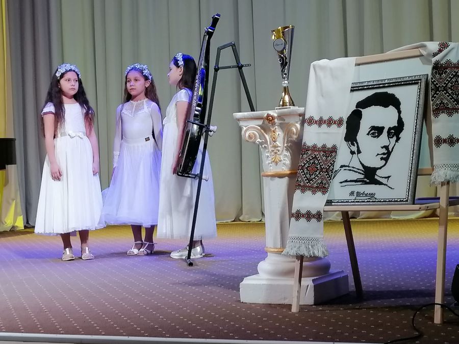 Конкурс розпочали представники наймолодшої групи. Фото: Ірина Борачок, Олена Мазур