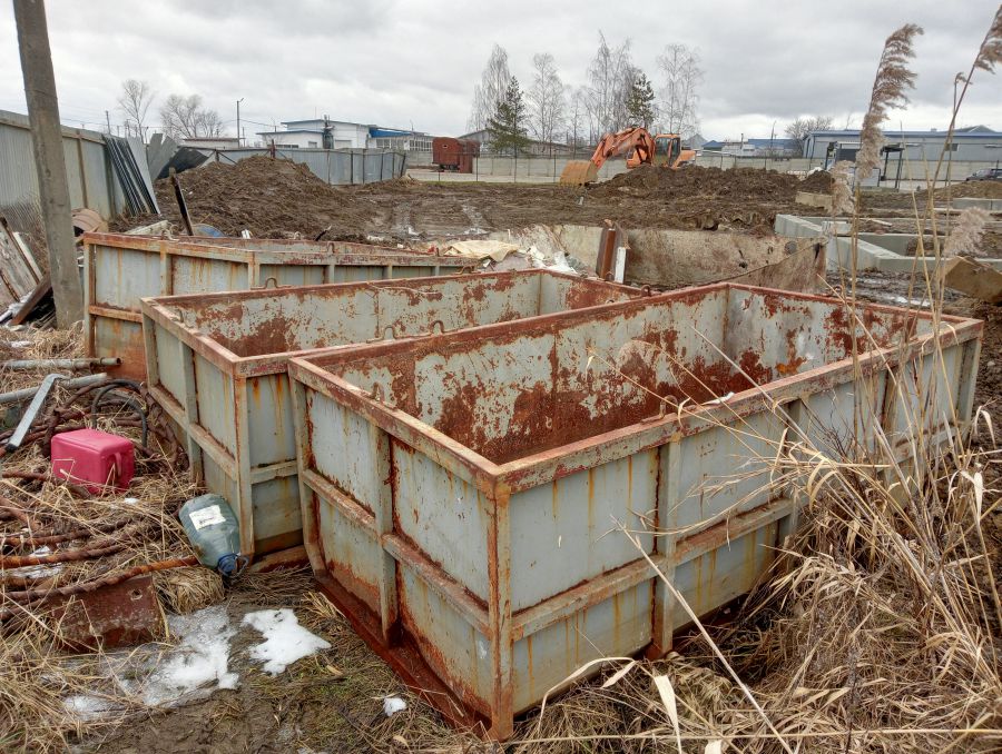 На торги виставили металеві контейнери для великих відходів