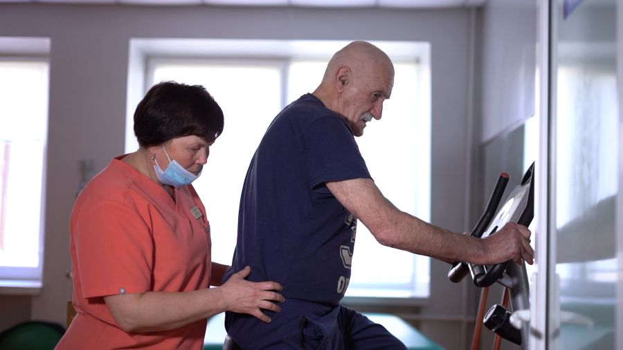 «Спроможностей не вистачає, по суті люди завжди в черзі стоять», — зазначив Михайло Гладенький