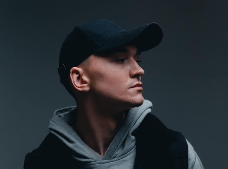 Кліп на пісню «Ламало» став дебютним в кар’єрі артиста.