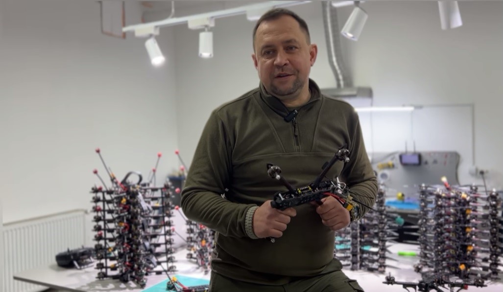 Дрони для "едельвейсів" виготовляють коломияни. Фото: скрін із відео