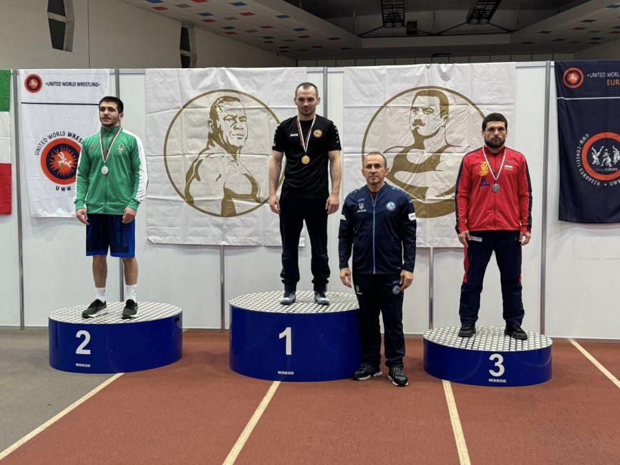 У фіналі за звання переможця вагової категорії 57кг побореться Роман Гуцуляк.