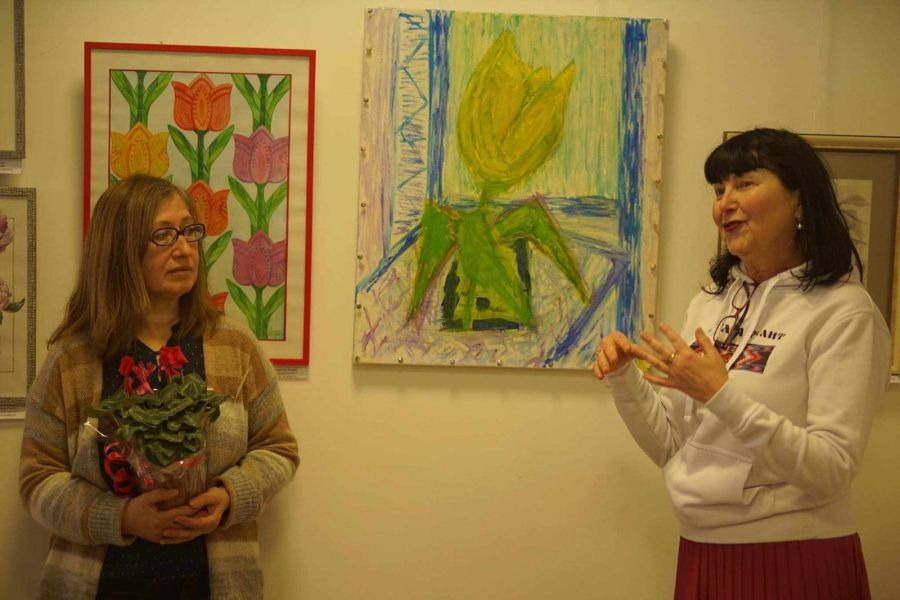 У центрі уваги цієї виставки — квітка як символ життєвої сили, символ рідної землі, символ миру