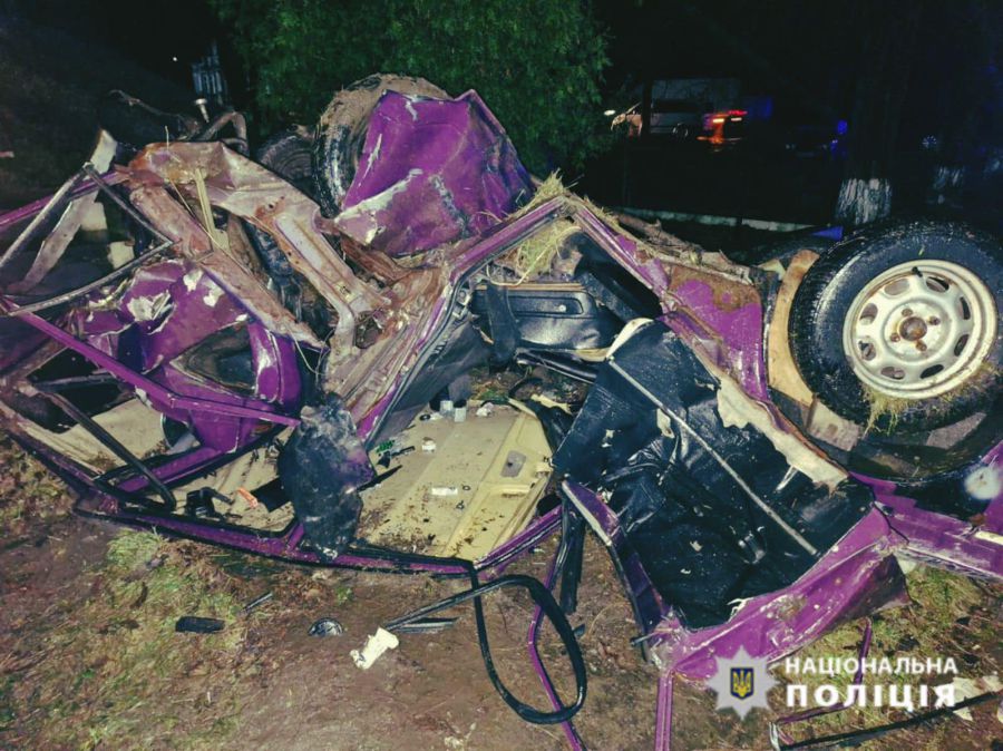 Слідчі з’ясовують обставини та причини дорожньо-транспортної пригоди