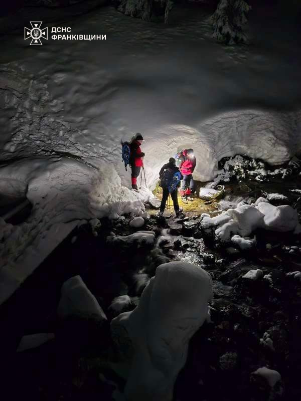 Двох заблукалих в горах туристів розшукали рятувальники