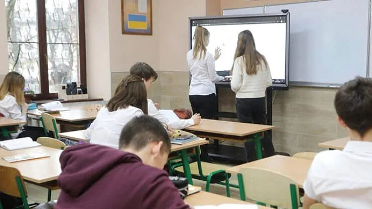 Ілюстроване фото. У МОН пояснили, що новація поширюється тільки на 5-11 класи, тобто на навчальні заклади ІІ-ІІІ ступеня