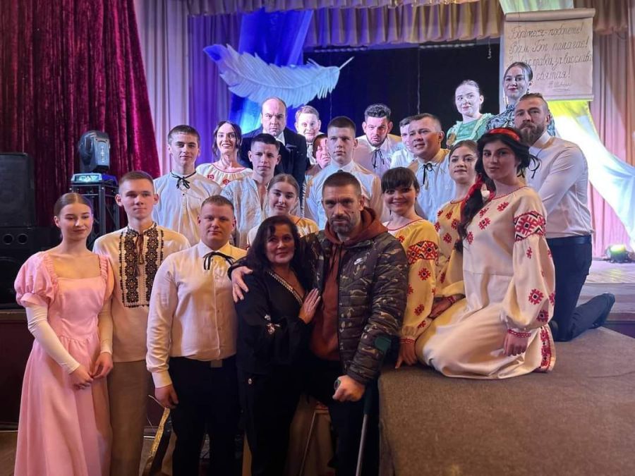 На виставі вдалося зібрати 18 080 гривень, які передали у благодійний фонд "Дружня рука допомоги"