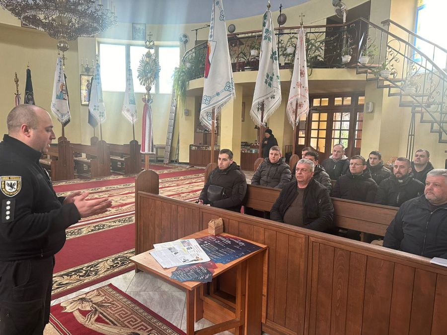 Поліцейські офіцери громади Калущини провели зустріч зі священнослужителями 