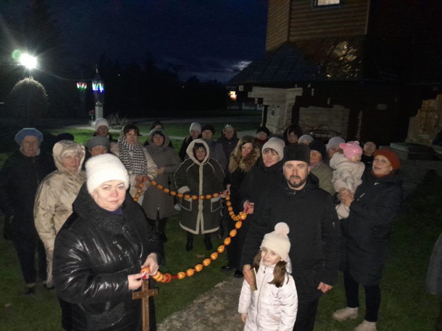 Парафіяни моляться за перемогу та мир в Україні