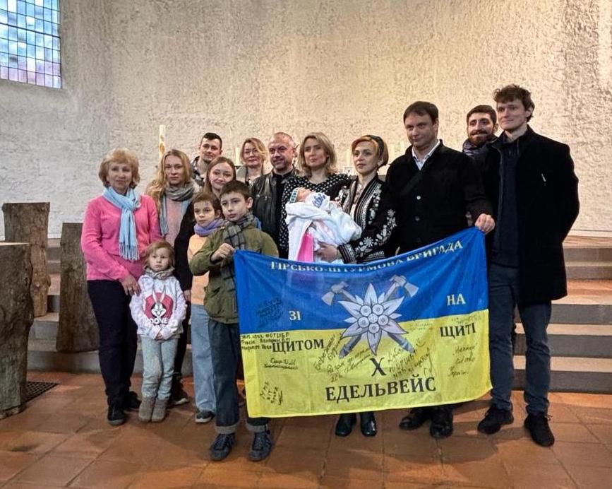 Маленька Даринка народилася у Гамбурзі