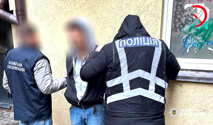Судом обрано запобіжний захід – тримання під вартою.