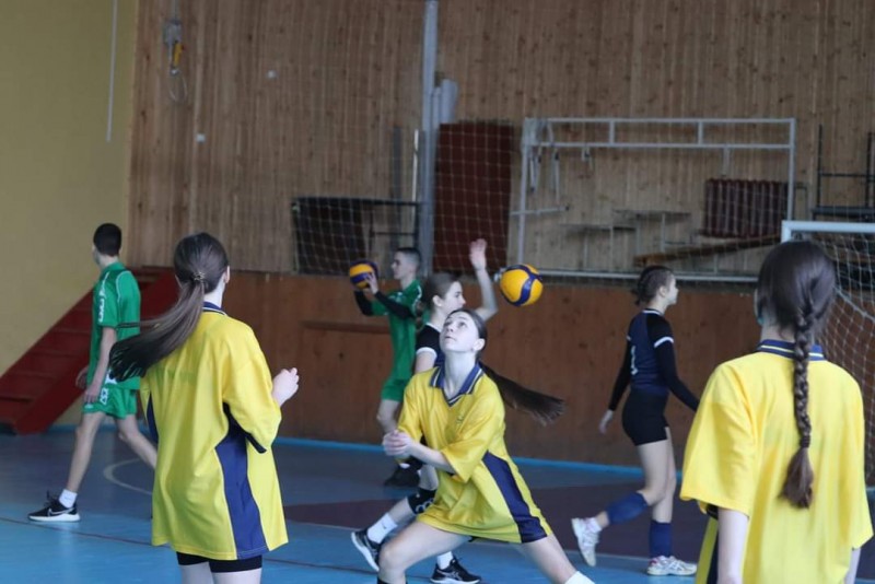 Триває юнацька ліга з волейболу пам’яті загиблого захисника Любомира Фединяка.