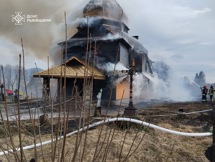 Церква Святого Архангела Михайла збудована у 1874 році, є пам’яткою архітектури національного значення. 