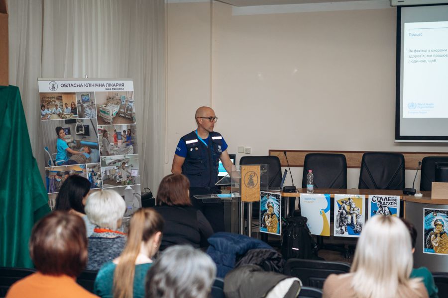 Своїм досвідом ділився Ендрю Скенлон, медичний брат з Австралії.