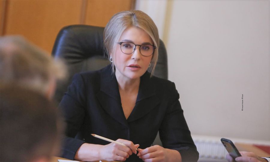 Юлія Тимошенко вимагає припинити розпродаж української землі