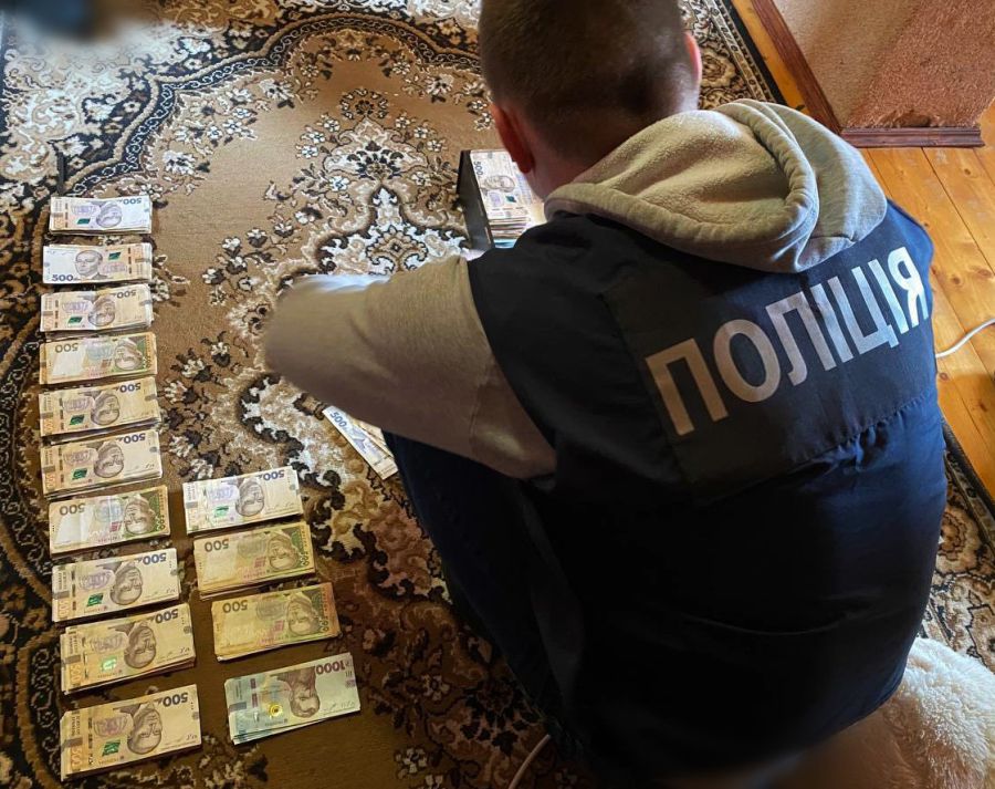 У шахраїв під час обшуків правоохоронці вилучили понад 1 мільйон гривень