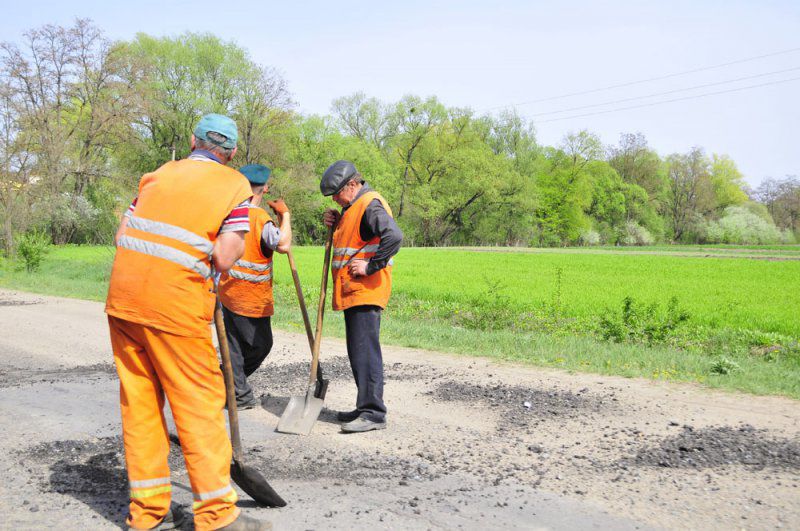 Ілюстроване фото. Міська рада взяла на себе зобов’язання передбачити 9 млн гривень для поточного ремонту доріг