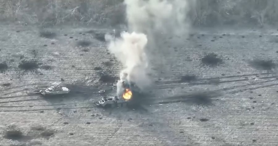 На полі згоріли, підірвавшись на мінах, сім одиниць техніки