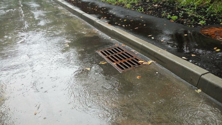 Ілюстроване фото. Витрати на очищення дощових стоків закладатимуть у собівартість товарів і послуг для покупців