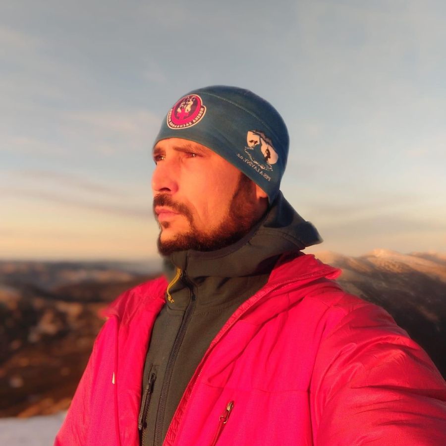 Автор світлин Василь Фіцак працює керівником Чорногірського пошуково-рятувального поста на горі Піп Іван