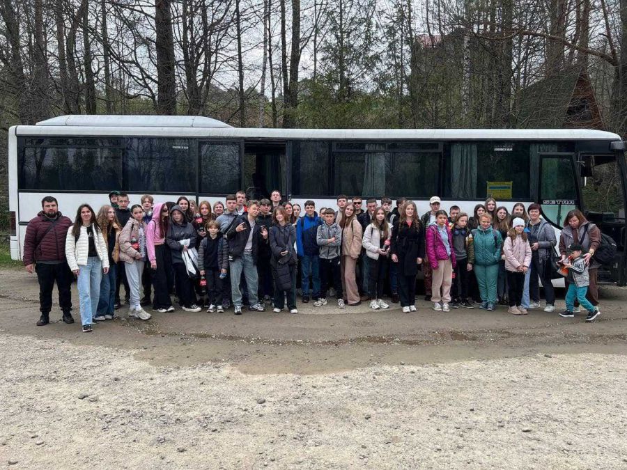 Для переможців конкурсу, які зібрали найбільшу кількість макулатури, організували мандрівку