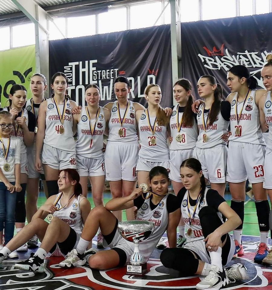 Команда з Івано-Франківська на домашньому майданчику здобула перемогу