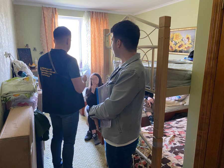 Осіб, які проходять реабілітацію, змушують працювати