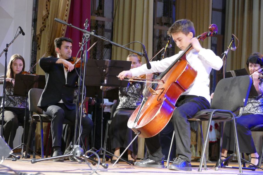 Виступає Матвій Валага з камерним оркестром «Кантабіле»