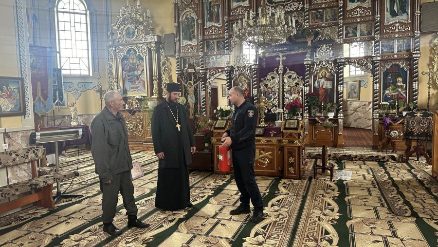 ДСНС звертаються до мешканців району з проханням не нехтувати правилами пожежної безпеки.