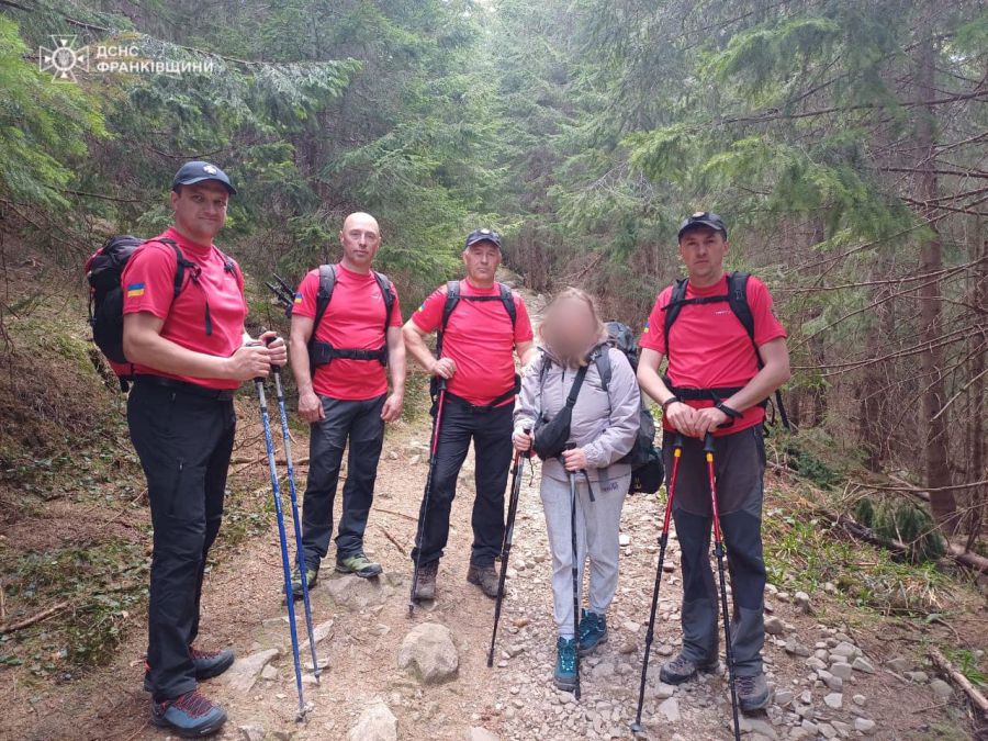 Рятувальники оперативно прибули до постраждалої і надали їй домедичну допомогу.
