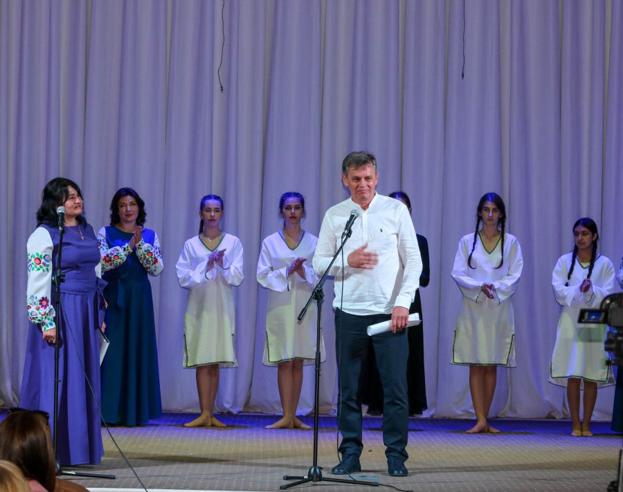 Богдан Філяк є автором віршів та пісень