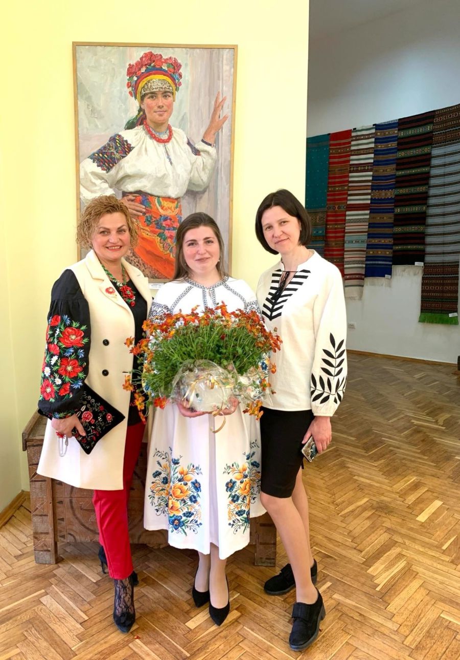 На сьогодні майстрині колекція налічує 50 вишитих сорочок.