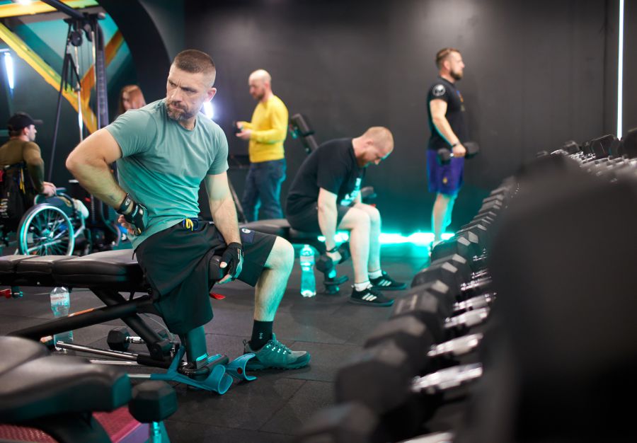 Захисник активно проходить підготовку за трьома дисциплінами: стрільба з лука, суха гребля і жим штанги