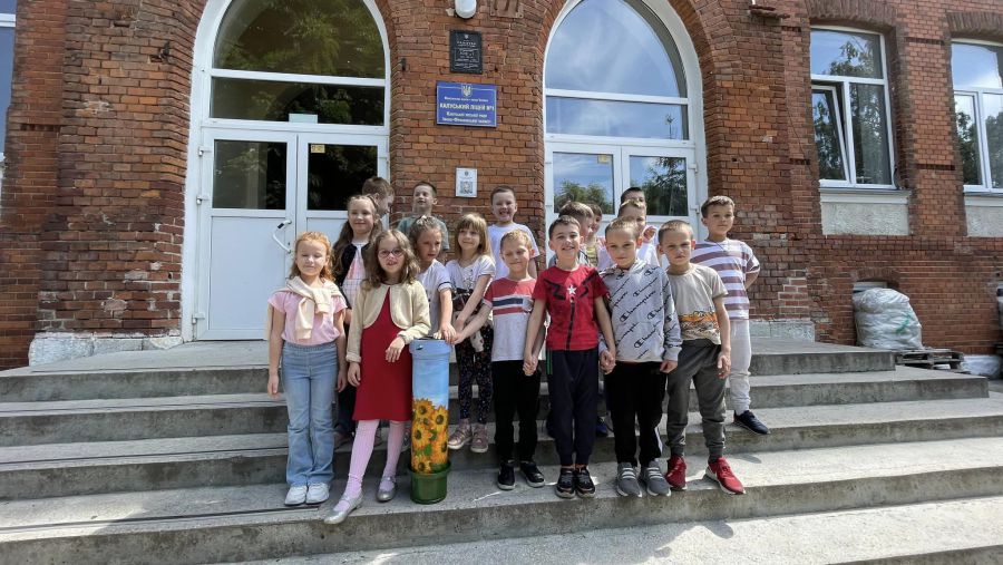 Школярі викупили свій тубус. Фото: Молодіжна рада