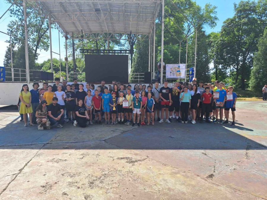 Кращі команди за підсумком інтелектуального змагання отримали грамоти і солодкі призи.