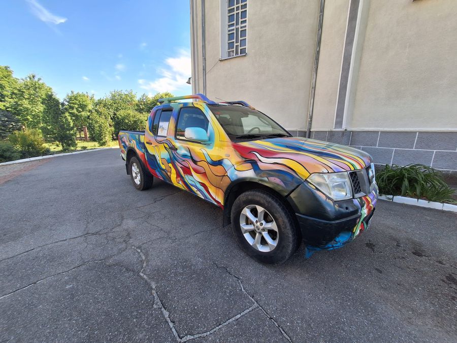 Автівку, власником якої був учень відомого художника, готують на передову