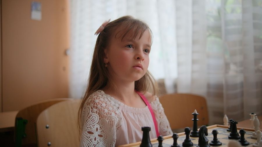 Юна шахістка приїжджає з села тричі на тиждень плюс має індивідуальні заняття