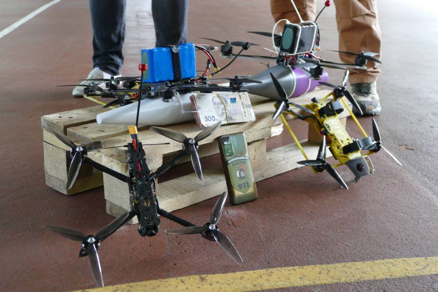 Кошти на дрони передали Українській добровольчій армії і
волонтерському руху "Калуш 911"