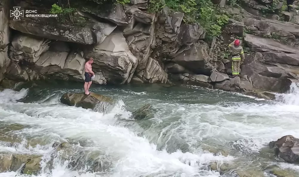 Чоловікові знадобилася допомога рятувальників
