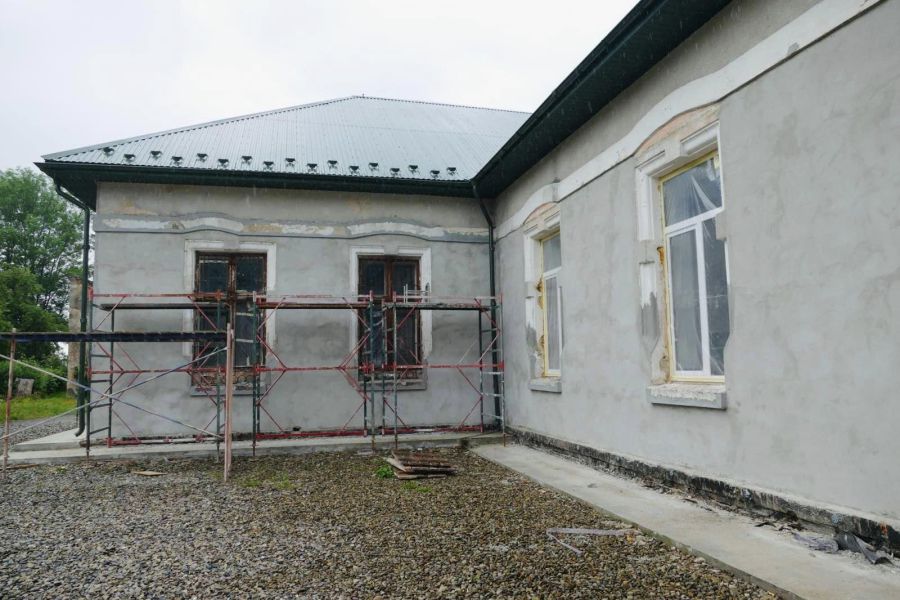 У геріатричному центрі зараз проводиться ремонт фасаду