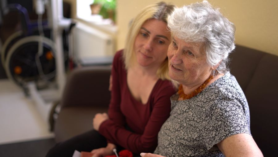 Інколи навіть плакати хочеться, бо здається, що живеш, як у сім’ї, — каже про геріатричний центр Поліна Гребенюк