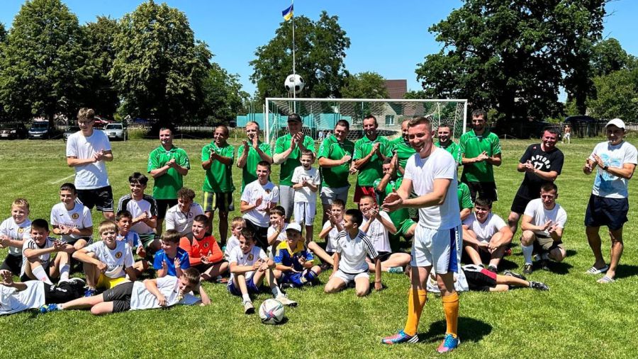 В результаті матчу перемогла батьківсько-дитяча дружба. Фото: Іван Мазурик