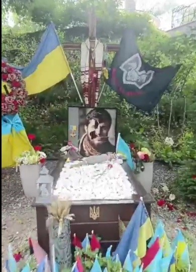 Вандали понищили могили загиблих воїнів. Фото: скрін із відео