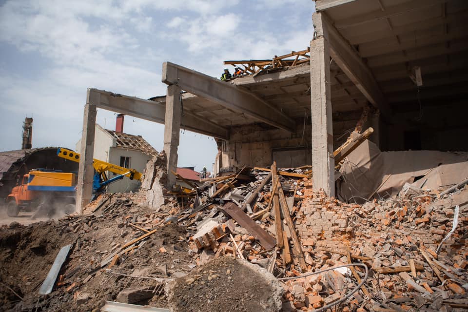 Наслідки російського обстрілу в Івано-Франківську