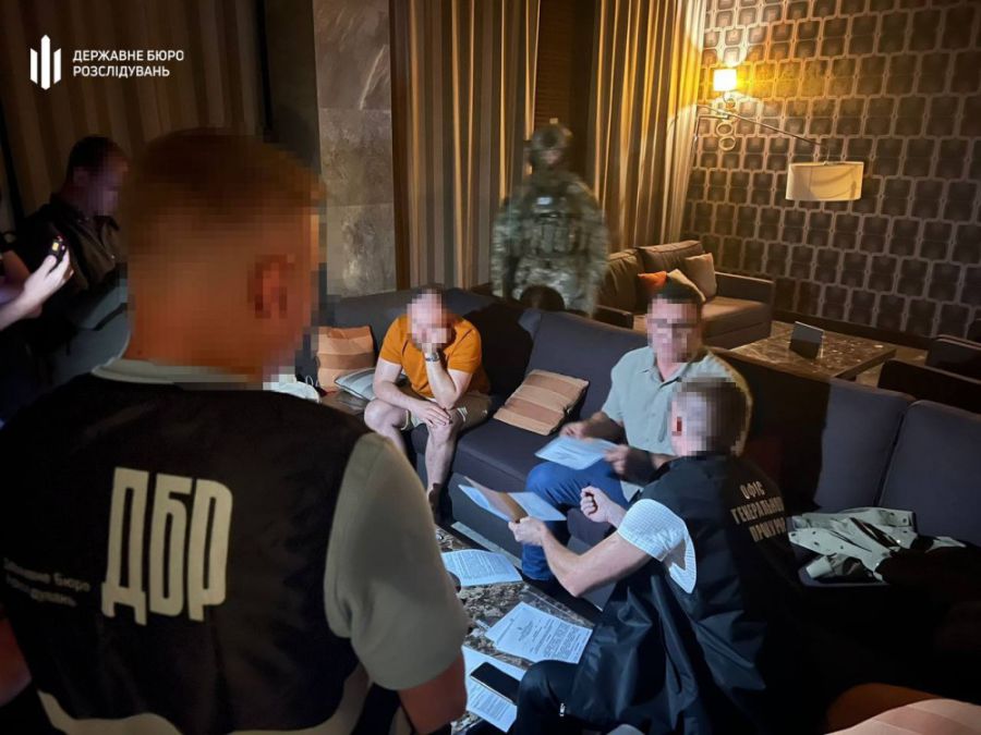 У депутата проведено обшуки