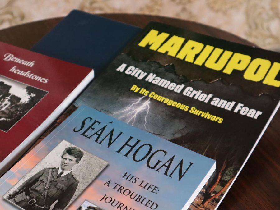 Джон Коннорс випустив цю книгу, бо хоче донести правду про те, що переживає Україна