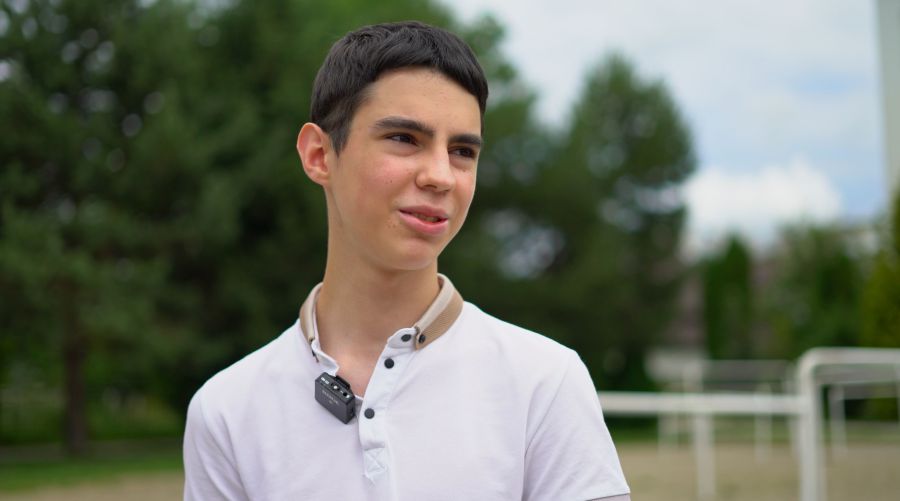 Крім навчання, Владислав знаходить час на друзів, шахи, волейбол та інший відпочинок